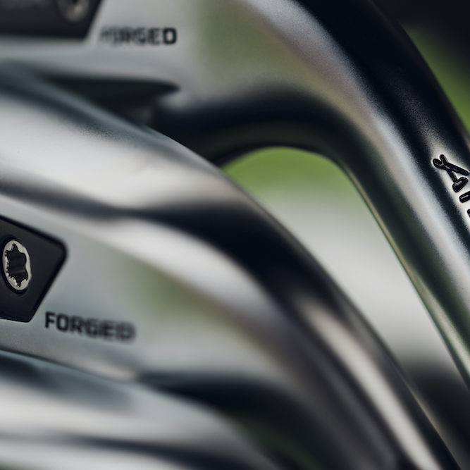 Les nouveaux fers Apex Golf